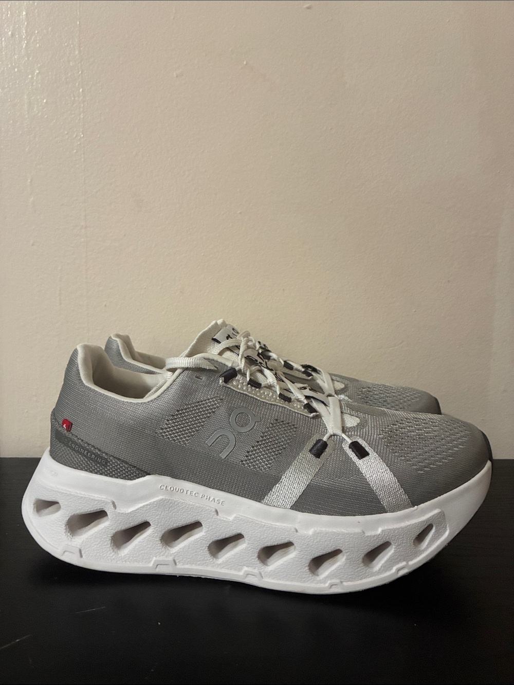 On running cloudeclipse Women shoes good condition grey size 8W